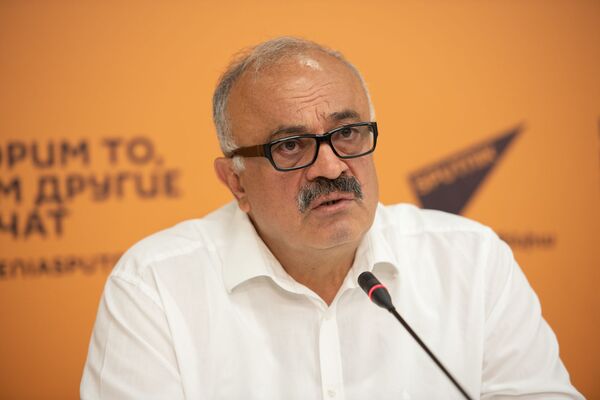 Свиной окорок и оливье — чужаки: как накрыть исконно армянский новогодний стол - Sputnik Армения