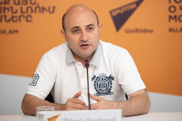 Армения уже не лидер: разлюбили ли армяне грузинские пляжи или это совсем другая история Армения уже не лидер: разлюбили ли армяне грузинские пляжи или это совсем другая история - Sputnik Армения