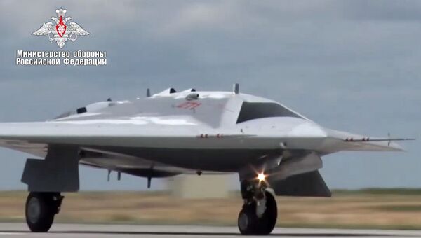 Первый полет новейшего беспилотника «Охотник» - Sputnik Армения