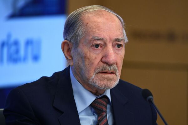 Велели стать дипломатом: как экономист Погос Акопов попал в шатер Каддафи Велели стать дипломатом: как экономист Погос Акопов попал в шатер Каддафи - Sputnik Армения