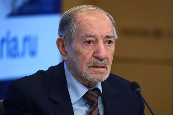 Велели стать дипломатом: как экономист Погос Акопов попал в шатер Каддафи Велели стать дипломатом: как экономист Погос Акопов попал в шатер Каддафи - Sputnik Армения