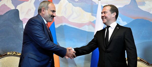 Встреча премьер-министров Армении и России Никола Пашиняна и Дмитрия Медведева на полях Евразийского межправительственного совета стран ЕАЭС (9 августа 2019). Чолпон-Ата - Sputnik Армения