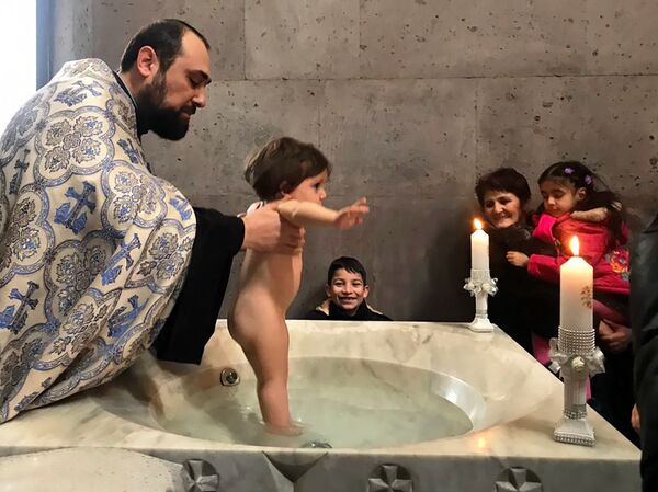 Ինչու էին հայերը երեխային բարուրում հողով և պորտալարը թաղում բակում. հայկական ավանդույթներ - Sputnik Արմենիա