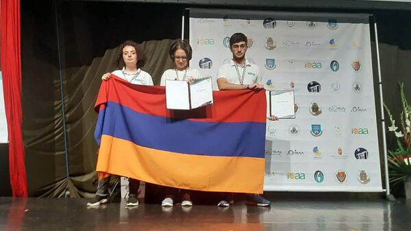 Бронзовые медалисты 13-ой международной олимпиады по астрономии в городе Кестхей, Венгрия - Sputnik Армения