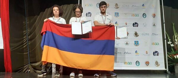 Бронзовые медалисты 13-ой международной олимпиады по астрономии в городе Кестхей, Венгрия Бронзовые медалисты 13-ой международной олимпиады по астрономии в городе Кестхей, Венгрия - Sputnik Արմենիա