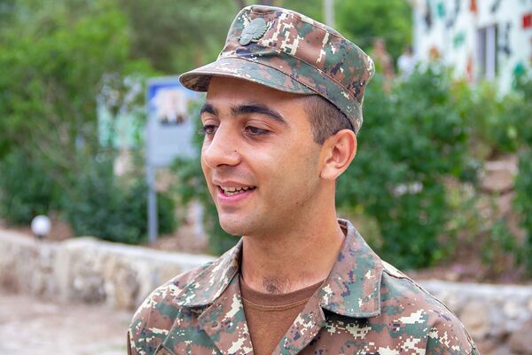 Мама хотела, чтобы я служил на родине: армейские хроники армян из диаспоры  - Sputnik Армения