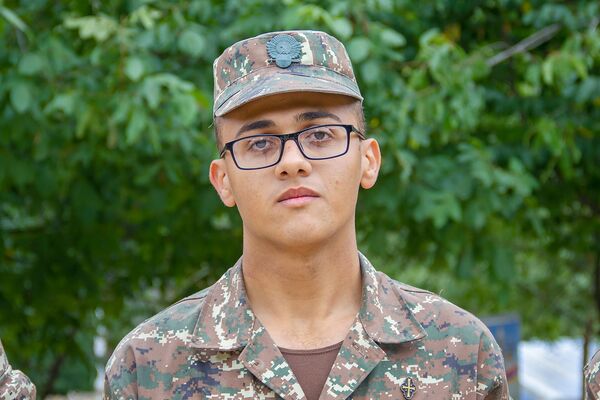 Мама хотела, чтобы я служил на родине: армейские хроники армян из диаспоры  - Sputnik Армения