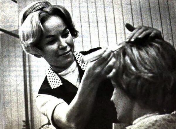 Укладка для мадам де Голль, или Как армяне стригут президентов и причесывают первых леди - Sputnik Армения