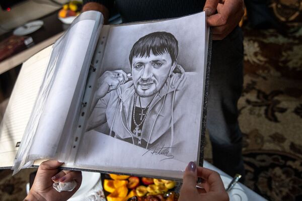 Гробы, ножи да дизайн: как у Валерии и Киркорова оказалась обувь от армянского мастера Гробы, ножи да дизайн: как у Валерии и Киркорова оказалась обувь от армянского мастера - Sputnik Армения