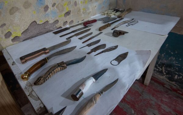 Заготовки ножей в мастерской художника Артура Галстяна - Sputnik Армения