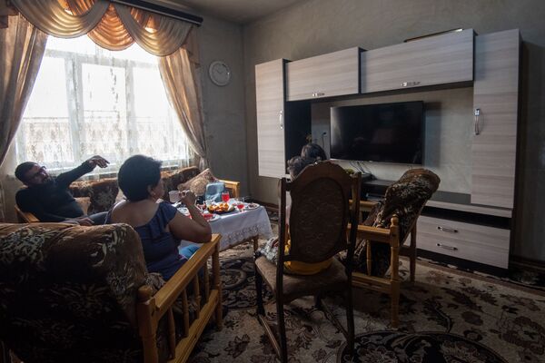 Гробы, ножи да дизайн: как у Валерии и Киркорова оказалась обувь от армянского мастера Гробы, ножи да дизайн: как у Валерии и Киркорова оказалась обувь от армянского мастера - Sputnik Армения