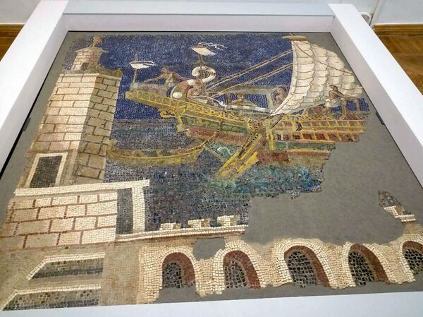 Древний культуризм и чудо света: в Ереван привезли уникальную мозаику из Италии - Sputnik Армения