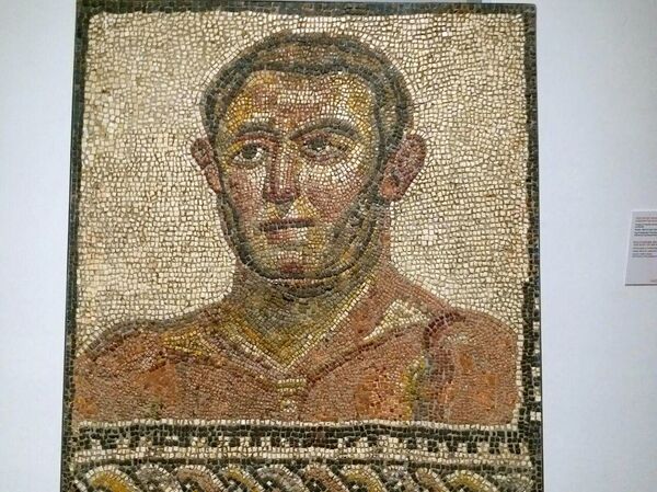 Древний культуризм и чудо света: в Ереван привезли уникальную мозаику из Италии - Sputnik Армения