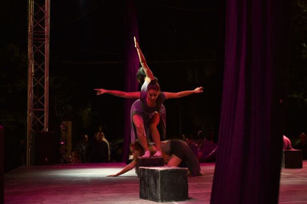 Կաֆկայի «Դղյակը» Հայաստանում. Ենգիբարյանի անվան Մնջախաղի փառատոնը հիացրեց հանդիսատեսին Կաֆկայի «Դղյակը» Հայաստանում. Ենգիբարյանի անվան Մնջախաղի փառատոնը հիացրեց հանդիսատեսին - Sputnik Արմենիա