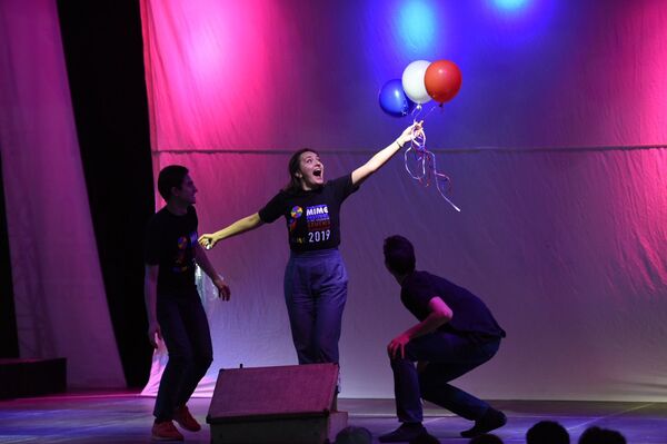 Замок Кафки в Армении: как зажег публику фестиваль Пантомимы им. Енгибарова - Sputnik Армения