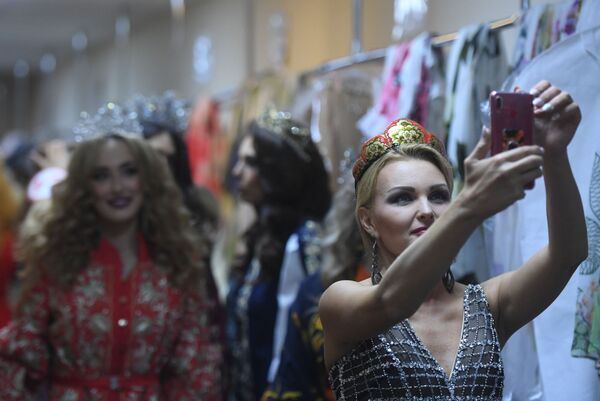 Участницы в финале конкурса Миссис Россия 2019 в Москве - Sputnik Армения