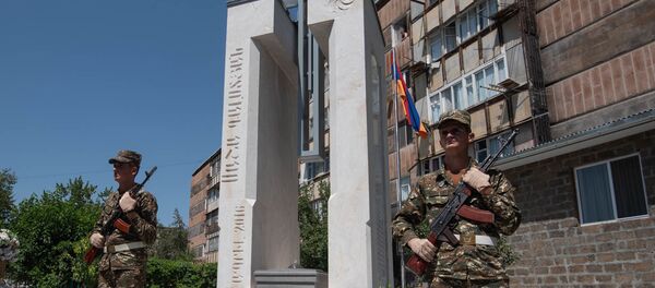 Մեծամորում Ապրիլյան քառօրյայի զոհերի հիշատակը հավերժացնող հուշակոթողի բացման հանդիսավոր արարողությունը Մեծամորում Ապրիլյան քառօրյայի զոհերի հիշատակը հավերժացնող հուշակոթողի բացման հանդիսավոր արարողությունը - Sputnik Արմենիա
