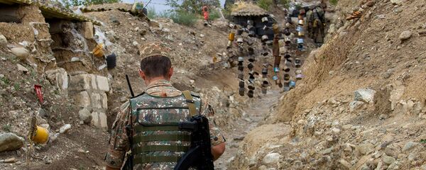 Военнослужащий на боевой позиции Армии обороны Карабаха Военнослужащий на боевой позиции Армии обороны Карабаха - Sputnik Արմենիա