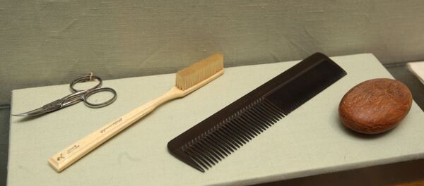 Зубная щетка. Ножницы. Расческа. Мыло - Sputnik Армения