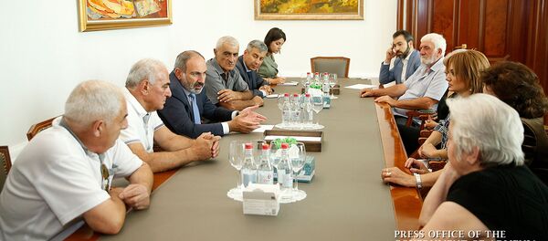 Премьер-министр Никол Пашинян встретился с родственниками жертв 1-го Марта (12 августа 2019). Еревaн - Sputnik Արմենիա