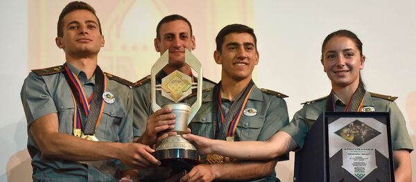 Церемония награждения победителей на закрытии конкурса Воин мира (13 августа 2019). Дилижан - Sputnik Արմենիա