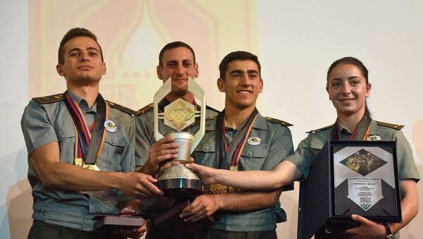 Церемония награждения победителей на закрытии конкурса Воин мира (13 августа 2019). Дилижан - Sputnik Армения