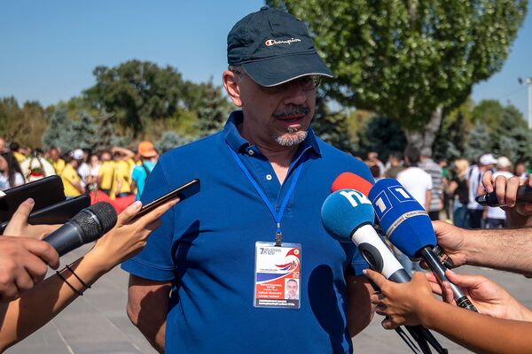 Խնամիություն ենք անելու. Համահայկական խաղերի մասնակիցները կապեր են հաստատում իրար հետ  - Sputnik Արմենիա