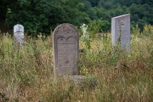 Азербайджанское кладбище в Калаване: на чью могилу пришла загадочная женщина Азербайджанское кладбище в Калаване: на чью могилу пришла загадочная женщина - Sputnik Армения