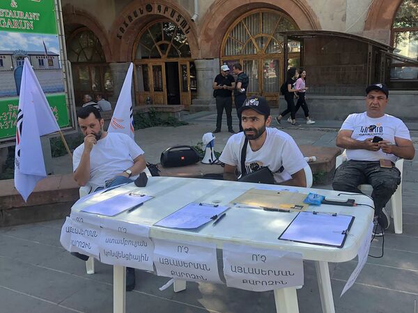 Ստամբուլյան կոնվենցիայի դեմ ստորագրահավաքը հասավ Գյումրի. էլ ինչ են անելու նախաձեռնողները Ստամբուլյան կոնվենցիայի դեմ ստորագրահավաքը հասավ Գյումրի. էլ ինչ են անելու նախաձեռնողները - Sputnik Արմենիա