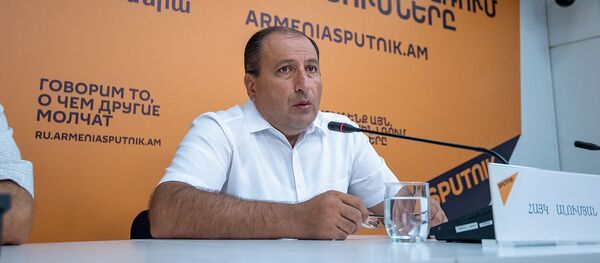 Пресс-конференция адвоката Айка Алумяна в мультимедийном пресс-центре Sputnik Армения (14 августа 2019). Еревaн Пресс-конференция адвоката Айка Алумяна в мультимедийном пресс-центре Sputnik Армения (14 августа 2019). Еревaн - Sputnik Армения