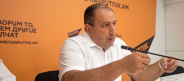 Пресс-конференция адвоката Айка Алумяна в мультимедийном пресс-центре Sputnik Армения (14 августа 2019). Еревaн Пресс-конференция адвоката Айка Алумяна в мультимедийном пресс-центре Sputnik Армения (14 августа 2019). Еревaн - Sputnik Армения