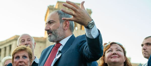 Премьер-министр Никол Пашинян рассказал туристам о достопримечательностях Еревана Премьер-министр Никол Пашинян рассказал туристам о достопримечательностях Еревана - Sputnik Армения