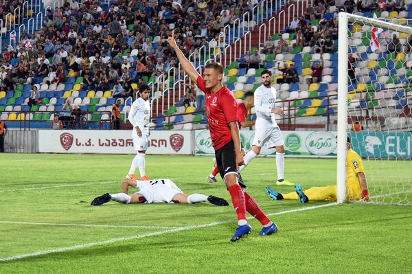 Арарат-Армения открыл счет в игре с Сабуртало в Тбилиси Арарат-Армения открыл счет в игре с Сабуртало в Тбилиси - Sputnik Армения