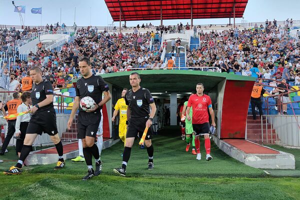 Арарат-Армения сотворил мини-европейскую сенсацию в Тбилиси Арарат-Армения сотворил мини-европейскую сенсацию в Тбилиси - Sputnik Армения
