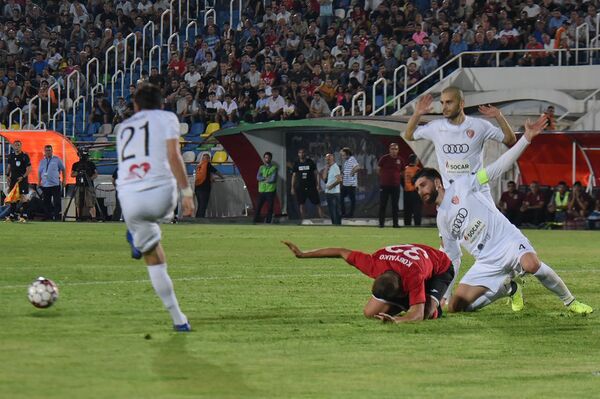 Арарат-Армения сотворил мини-европейскую сенсацию в Тбилиси Арарат-Армения сотворил мини-европейскую сенсацию в Тбилиси - Sputnik Армения