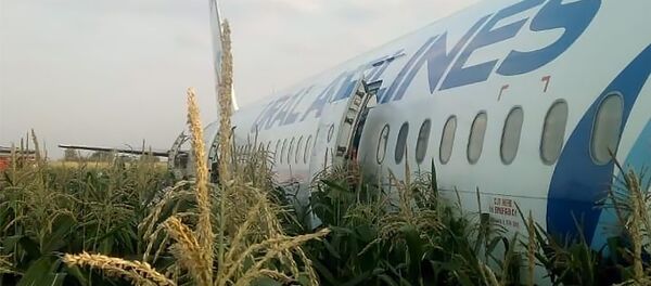 Пассажирский самолет Airbus А-321 «Уральских авиалиний» совершил жесткую посадку в Подмосковье (15 августа 2019). Жуковский - Sputnik Армения