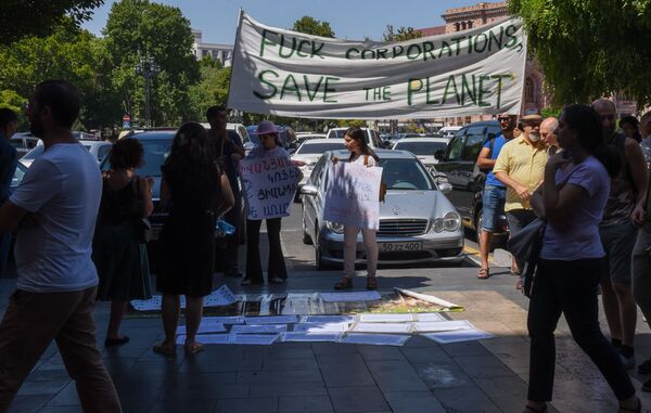 Митинг у правительства Армении: экологи требуют встречи с властями по вопросу Амулсара - Sputnik Армения