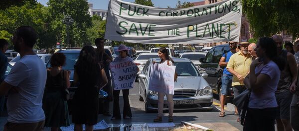 Акция протеста противников Амулсарского рудника перед Домом правительства (15 августа 2019). Еревaн - Sputnik Армения