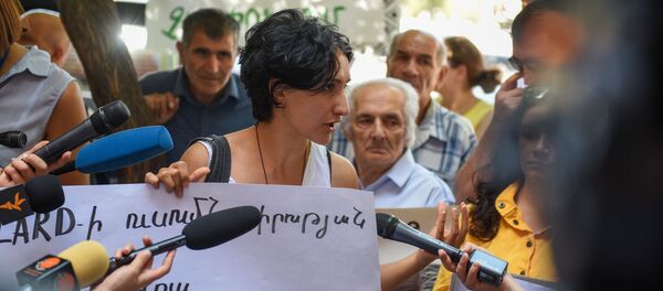 Акция протеста противников Амулсарского рудника перед Домом правительства (15 августа 2019). Еревaн Акция протеста противников Амулсарского рудника перед Домом правительства (15 августа 2019). Еревaн - Sputnik Армения