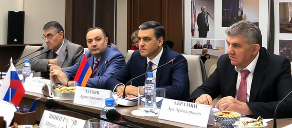 Омбудсмен Арман Татоян на встрече с российской коллегой (16 августа 2019). Москвa Омбудсмен Арман Татоян на встрече с российской коллегой (16 августа 2019). Москвa - Sputnik Արմենիա