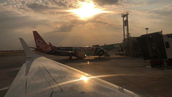 Самолет авиакомпании SkyUp с символикой ФК Шахтер в аэропорту Звартноц - Sputnik Արմենիա