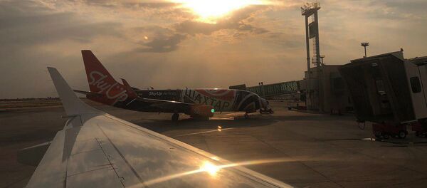 Самолет авиакомпании SkyUp с символикой ФК Шахтер в аэропорту Звартноц - Sputnik Արմենիա