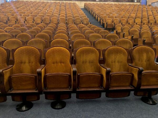 Նոր դահլիճ և թիկնաթոռներ, նոր խաղացանկ. էլ ինչ անակնկալ ունի Գյումրու Աճեմյանի թատրոնը Նոր դահլիճ և թիկնաթոռներ, նոր խաղացանկ. էլ ինչ անակնկալ ունի Գյումրու Աճեմյանի թատրոնը - Sputnik Արմենիա