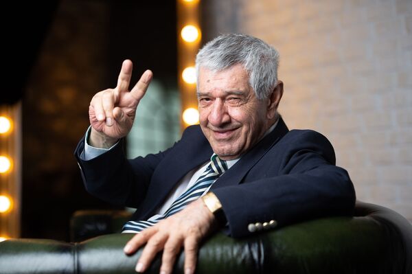 Թոռնիկ ունենալն իմ այն երազանքն էր, որ անկատար մնաց․ անկեղծ զրույց Լևոն Մալխասյանի հետ Թոռնիկ ունենալն իմ այն երազանքն էր, որ անկատար մնաց․ անկեղծ զրույց Լևոն Մալխասյանի հետ - Sputnik Արմենիա