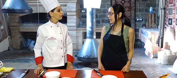 Հյուր շեֆ խոհարարին. պատրաստում ենք լցոնած լոլիկ Հյուր շեֆ խոհարարին. պատրաստում ենք լցոնած լոլիկ - Sputnik Արմենիա