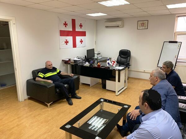 Посол Армении узнал причину пробок на пропускном пункте Садахло в Грузии Посол Армении узнал причину пробок на пропускном пункте Садахло в Грузии - Sputnik Армения