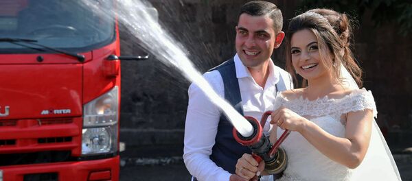 Оригинальная свадьба выпускников МЧС Оригинальная свадьба выпускников МЧС - Sputnik Արմենիա