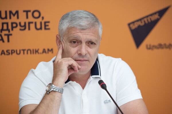 Легендарный испанец - не панацея: Размик Григорян сказал, что не так с армянским футболом Легендарный испанец - не панацея: Размик Григорян сказал, что не так с армянским футболом - Sputnik Армения