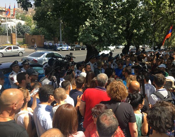 Փաշինյանն ընդունել է բնապահպաններին. Ամուլսարի հարցը քննարկվում է փակ դռների հետևում Փաշինյանն ընդունել է բնապահպաններին. Ամուլսարի հարցը քննարկվում է փակ դռների հետևում - Sputnik Արմենիա