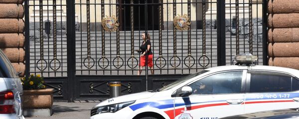 Полицейский автомобиль на улице  Баграмян 26 - Sputnik Արմենիա